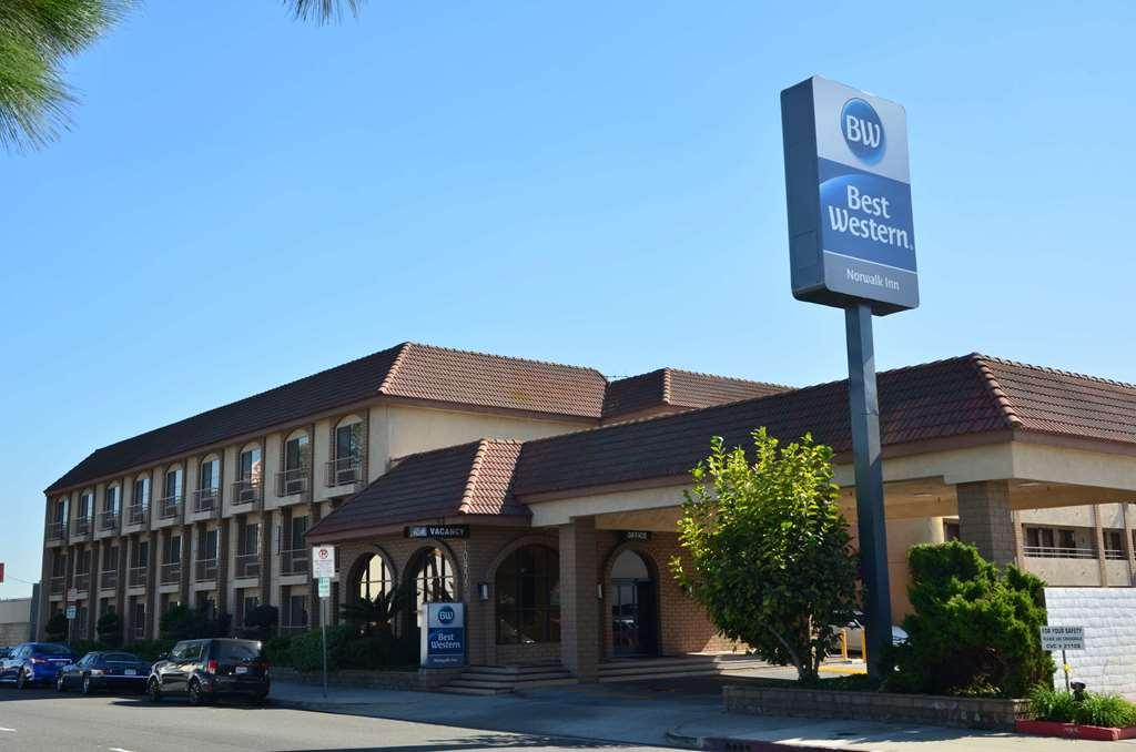 Best Western Norwalk Inn Экстерьер фото