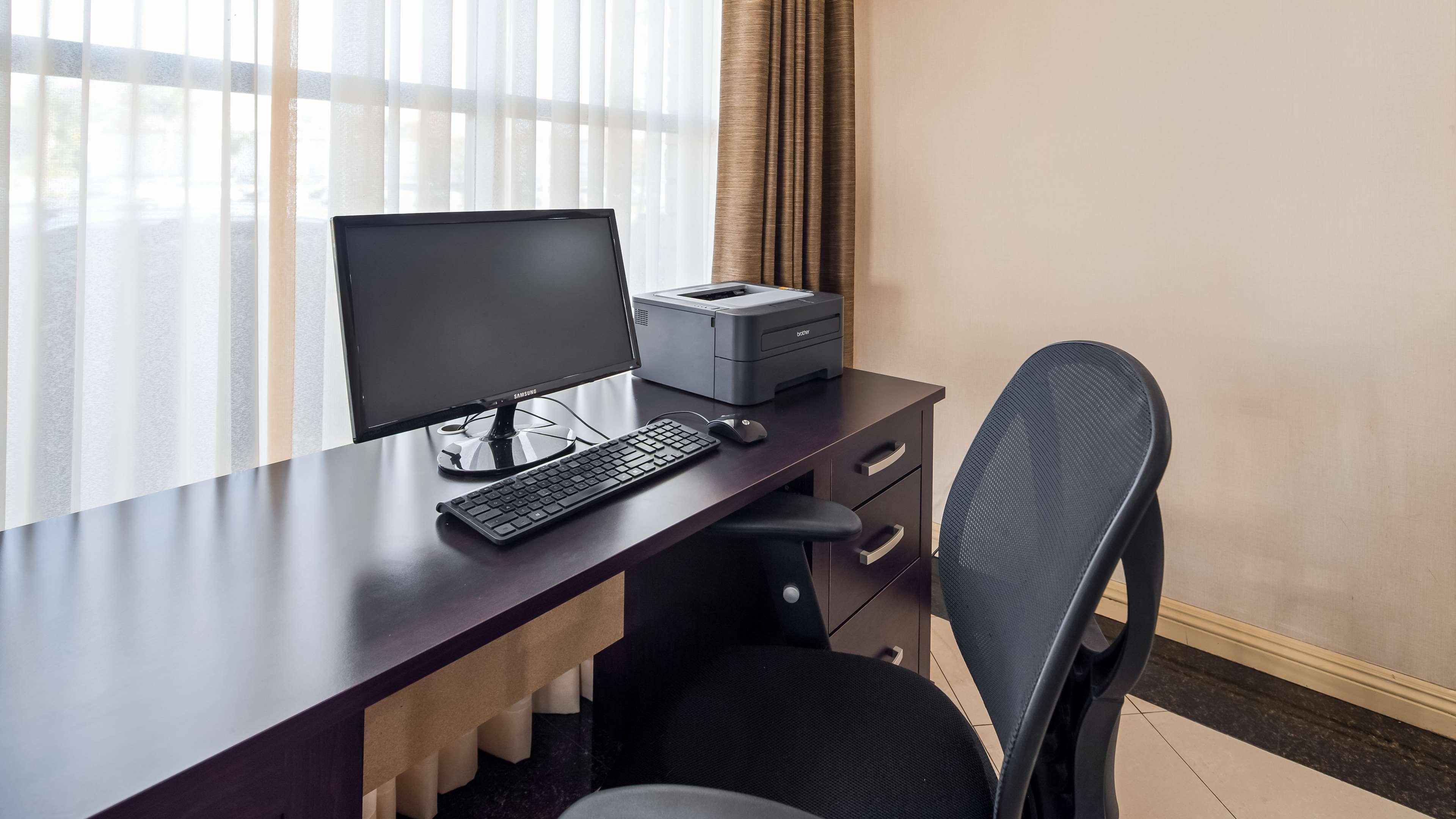 Best Western Norwalk Inn Экстерьер фото