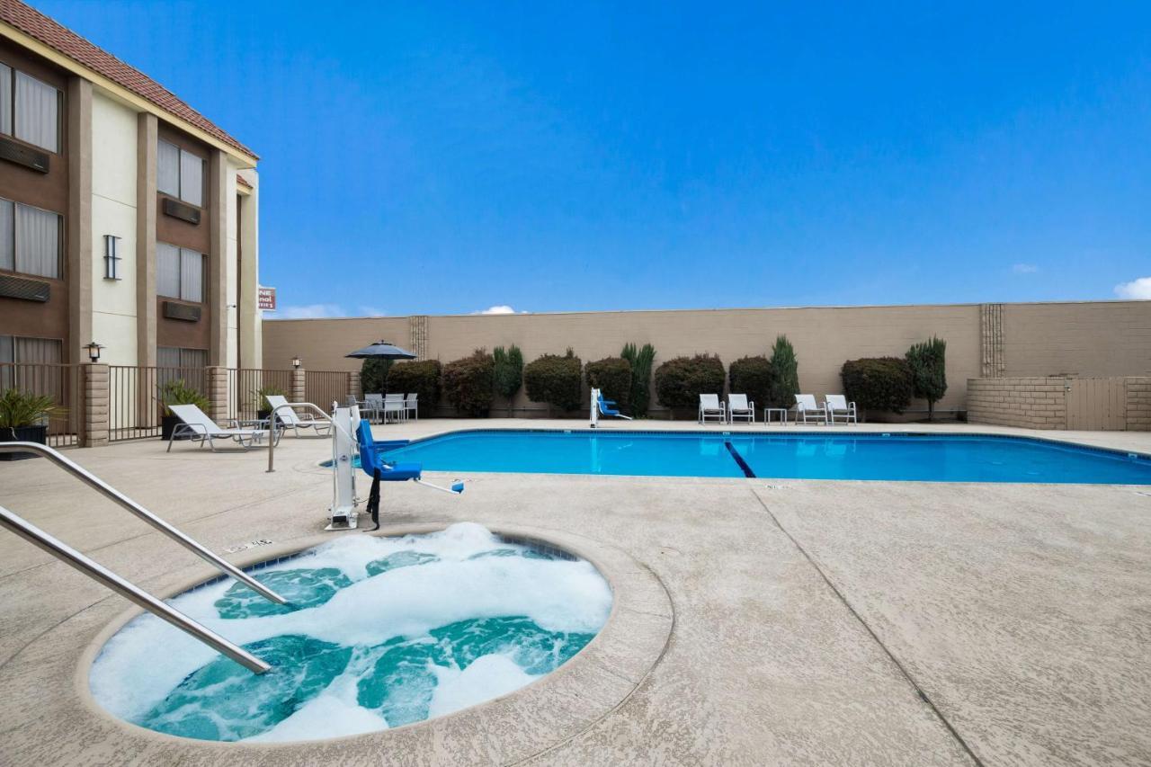 Best Western Norwalk Inn Экстерьер фото