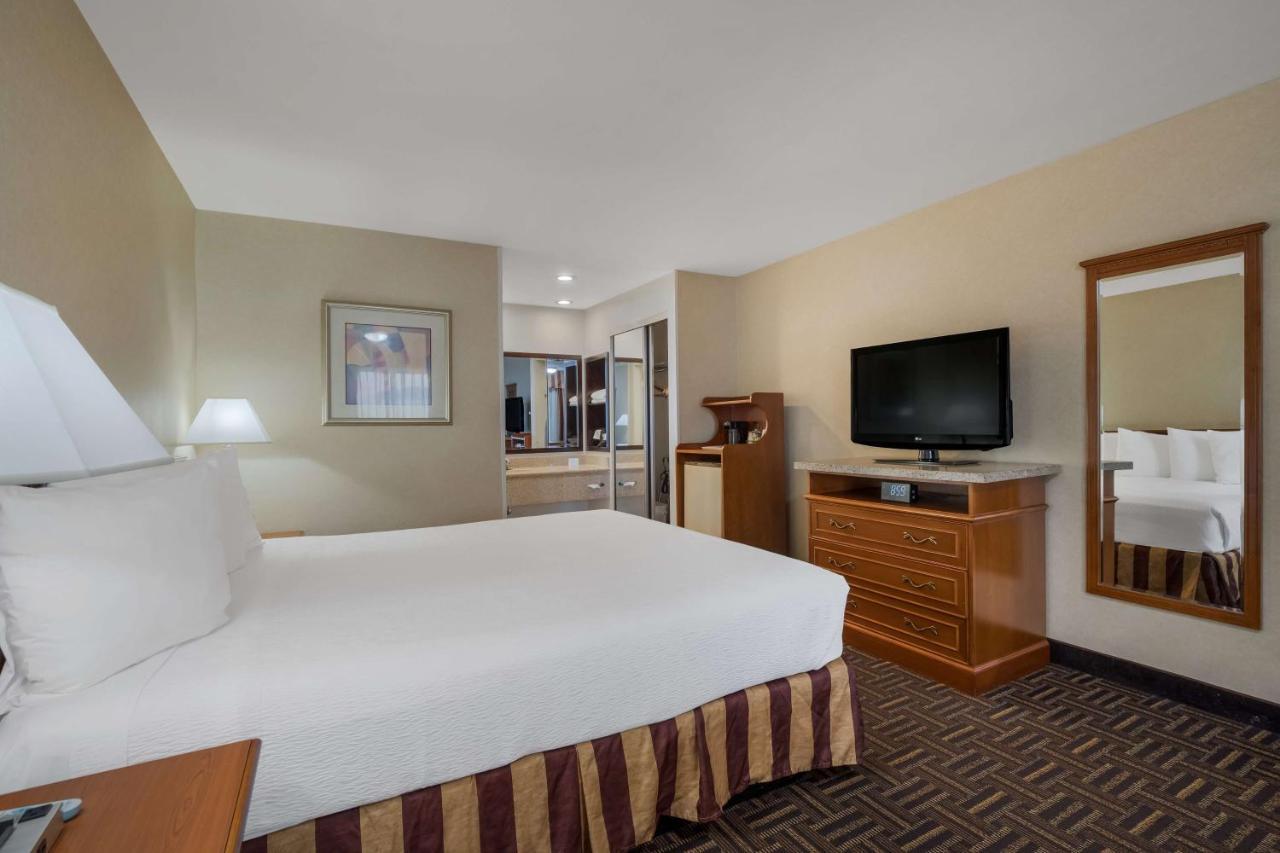 Best Western Norwalk Inn Экстерьер фото