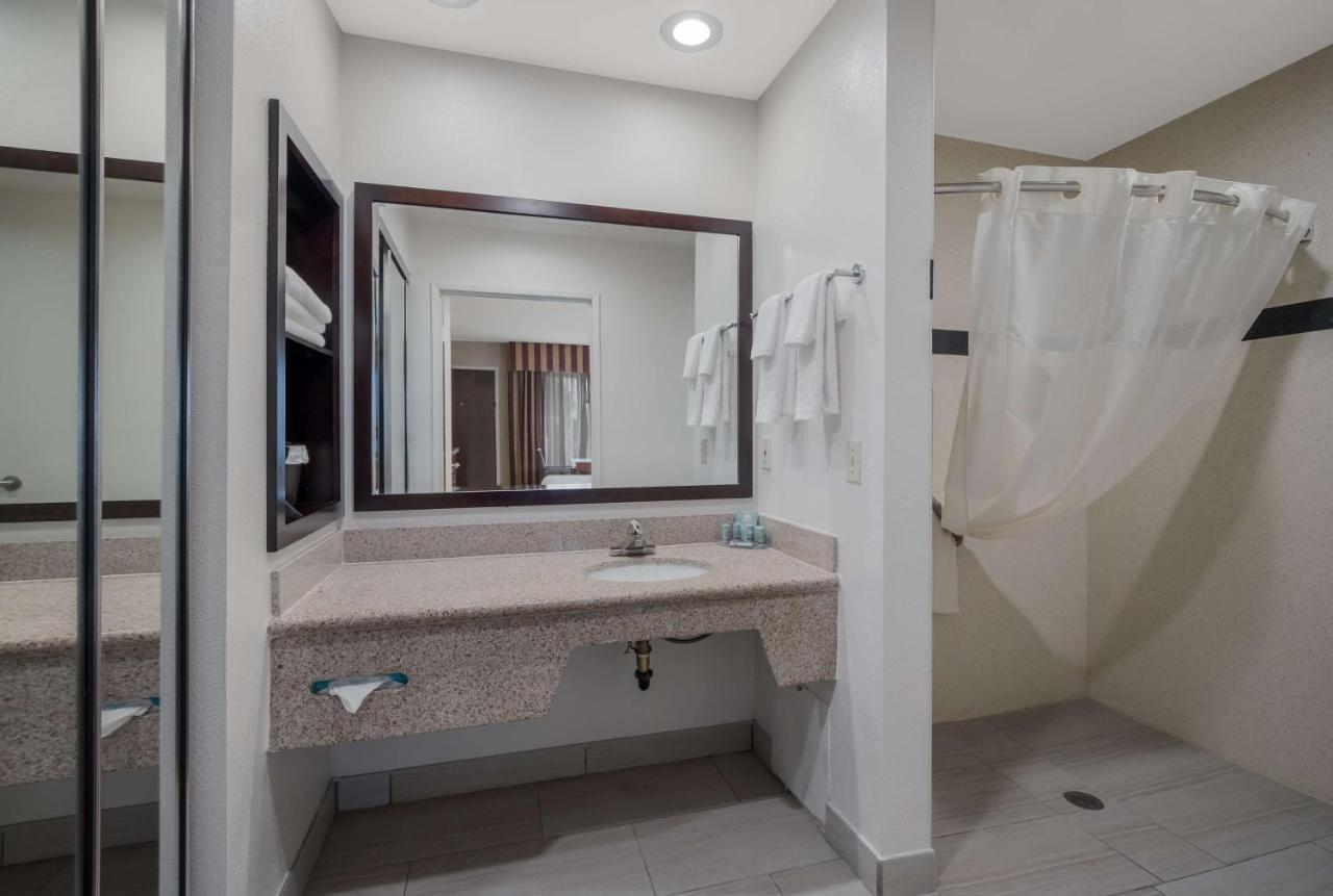 Best Western Norwalk Inn Экстерьер фото