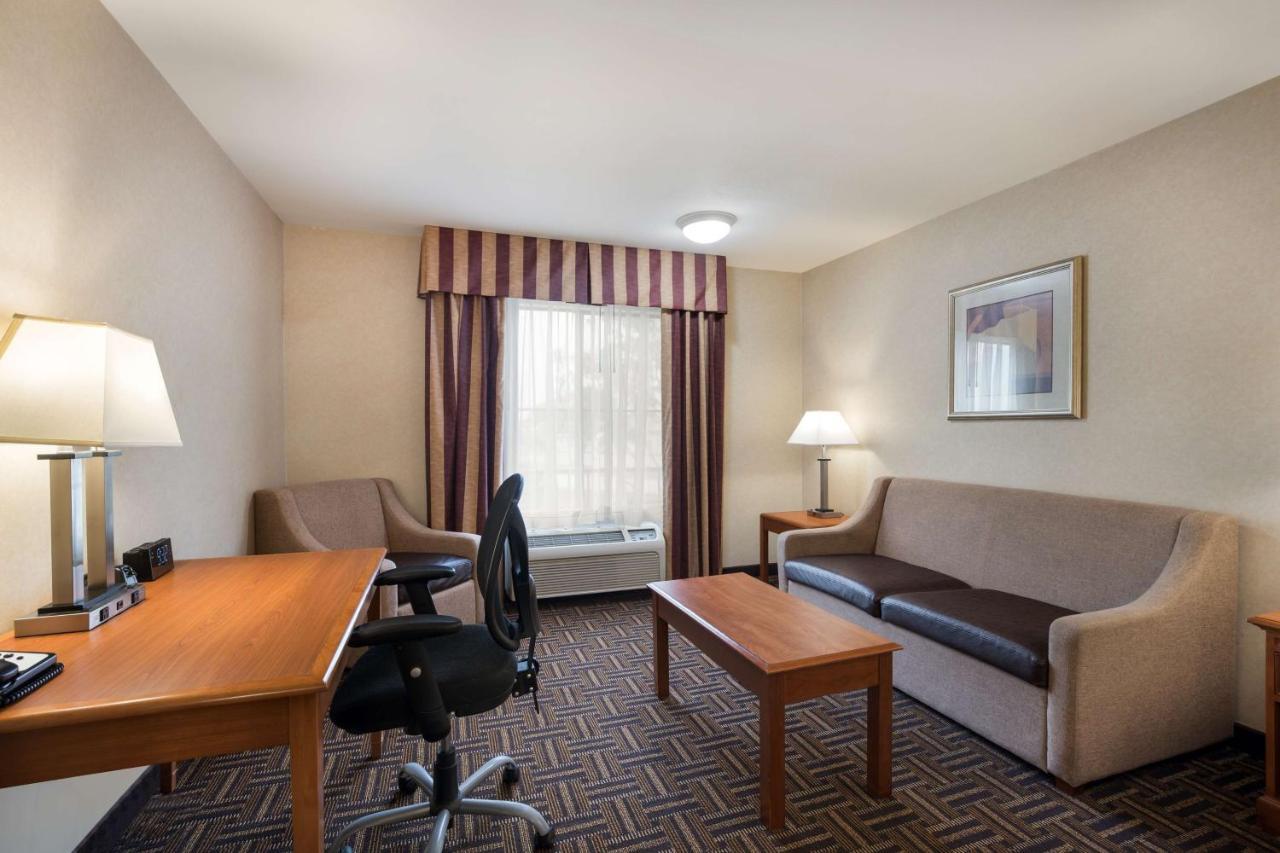 Best Western Norwalk Inn Экстерьер фото