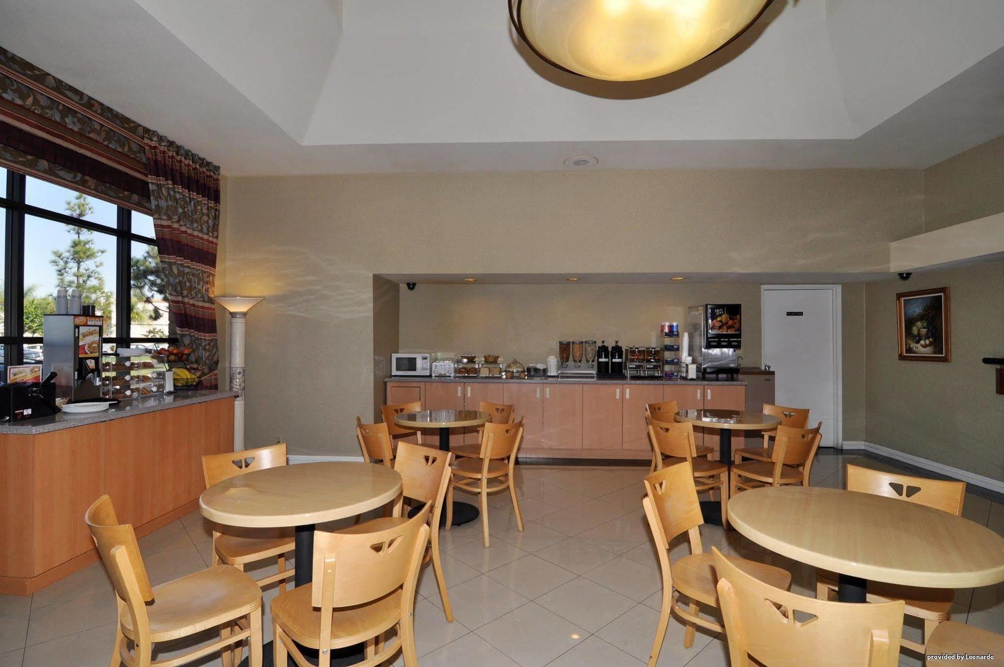 Best Western Norwalk Inn Экстерьер фото