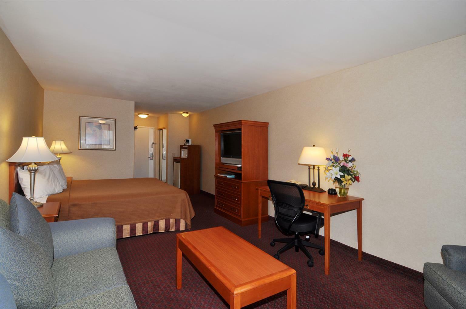 Best Western Norwalk Inn Экстерьер фото